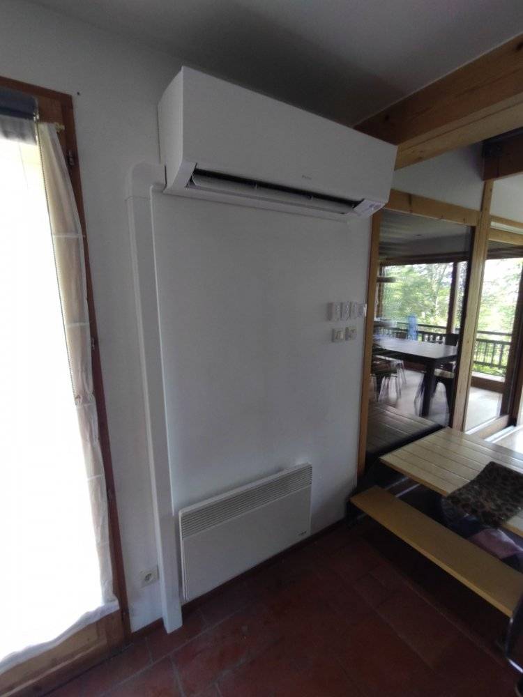 Installation d'une climatisation mono-split DAIKIN à CHARAVINE